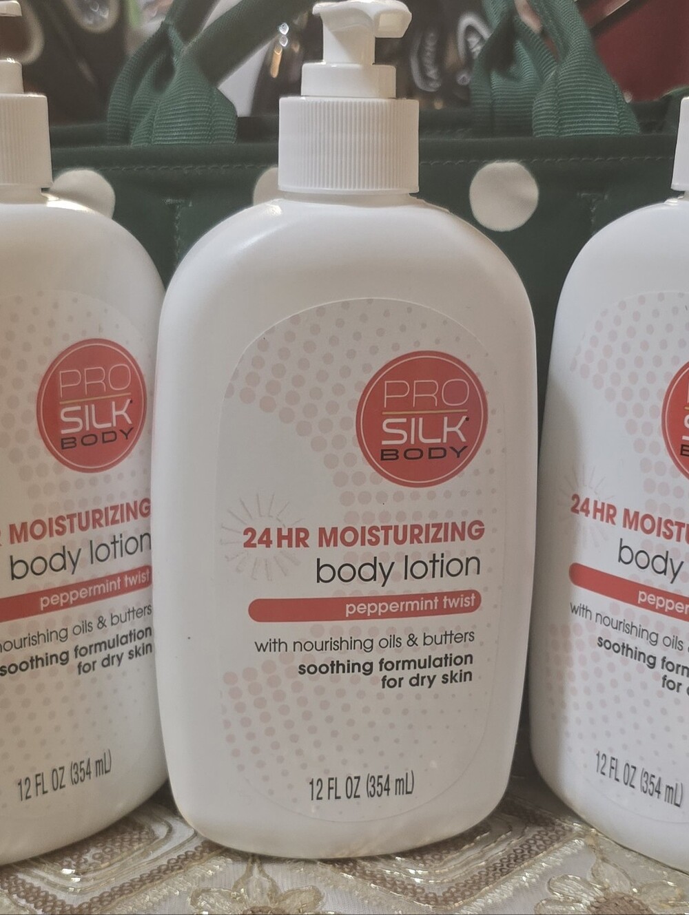 24HR Moisturizing Body Lotion — White (Peppermint Twist)